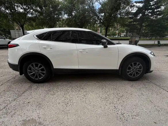 2021 Mazda CX-4 I Рестайлинг, белый, 1565000 рублей - вид 3