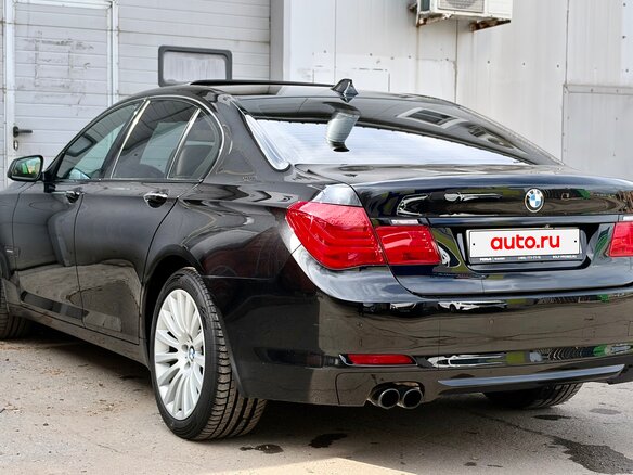 2011 BMW 7 серии 730d V (F01/F02/F04), чёрный - вид 2