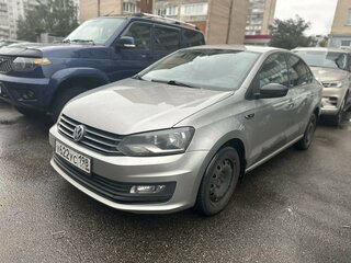 2017 Volkswagen Polo V Рестайлинг, коричневый, 939000 рублей, вид 1