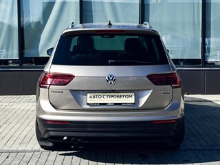 2017 Volkswagen Tiguan II, бежевый, 2355000 рублей, вид 4