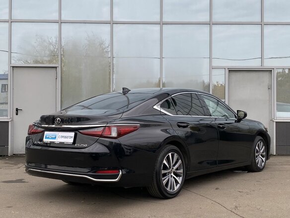 2020 Lexus ES 250 VII, чёрный, 3549000 рублей - вид 4