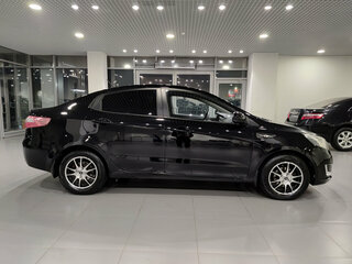 2013 Kia Rio 4-speed III, чёрный, 870000 рублей, вид 4