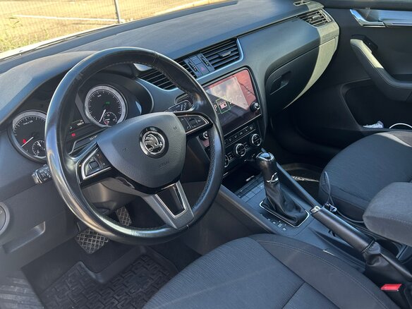 2017 Skoda Octavia III (A7) Рестайлинг, белый, 2000000 рублей - вид 18