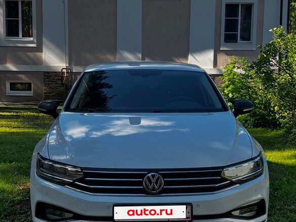 2020 Volkswagen Passat B8 Рестайлинг, белый, 2070000 рублей - вид 3