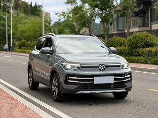2026 Volkswagen Tharu XR, серый, 1890000 рублей, вид 3