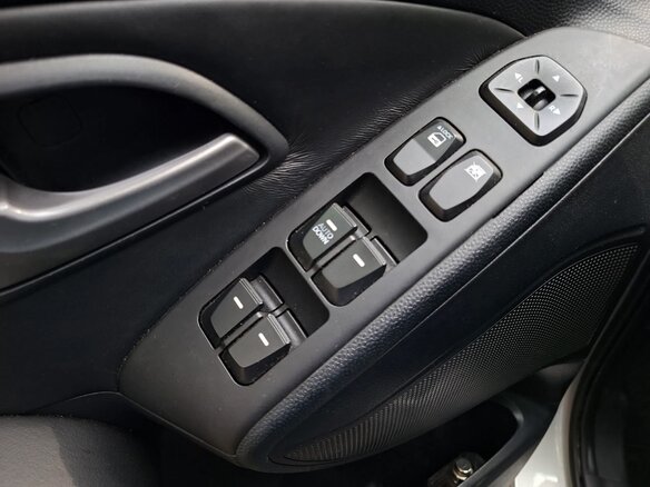 2011 Hyundai ix35 I, серебристый, 1050000 рублей - вид 8