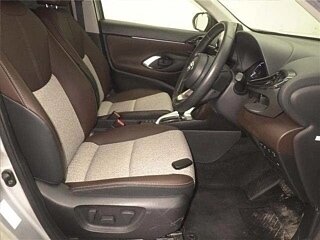 2023 Toyota Yaris Cross I, серебристый, 1710000 рублей, вид 3