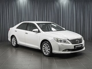 2013 Toyota Camry VII (XV50), белый, 1289000 рублей, вид 1