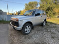 2017 Lada (ВАЗ) 2121 (4x4) Urban I Рестайлинг, серебристый, 530000 рублей - вид 1