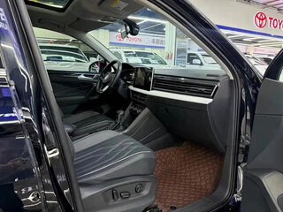 2022 Volkswagen Tiguan II Рестайлинг, чёрный, 2235000 рублей, вид 5