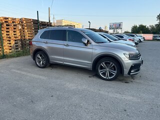 2020 Volkswagen Tiguan II, серебристый, 3000000 рублей, вид 4