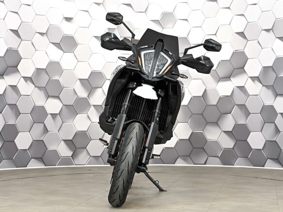2021 KTM 890 SMT, чёрный, 999000 рублей - вид 4