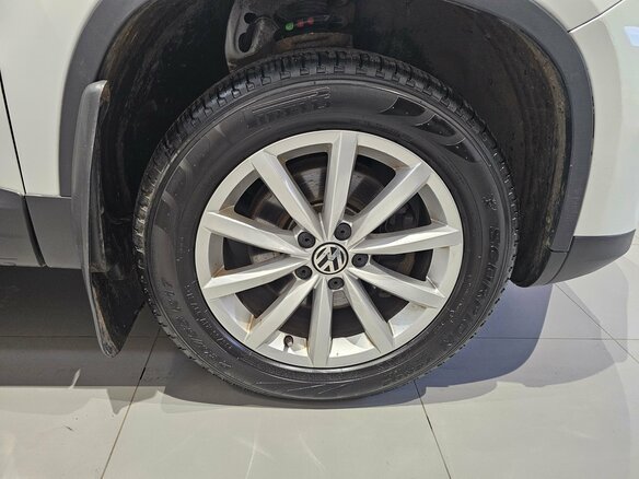 2016 Volkswagen Tiguan I Рестайлинг, белый, 1289000 рублей - вид 16