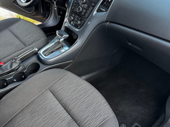 2012 Opel Astra J Рестайлинг, серый, 800000 рублей - вид 4