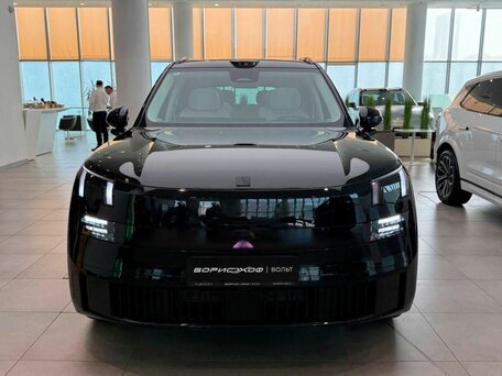 Lynk & Co 900