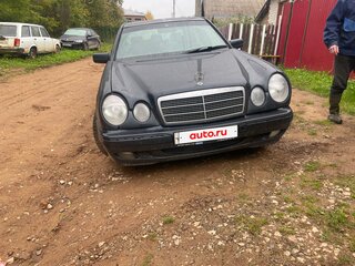 1999 Mercedes-Benz E-Класс 240 II (W210, S210) Рестайлинг, чёрный, 380000 рублей, вид 3