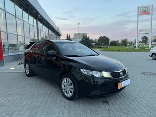 2010 Kia Cerato 6-speed II, чёрный, 750000 рублей, вид 3