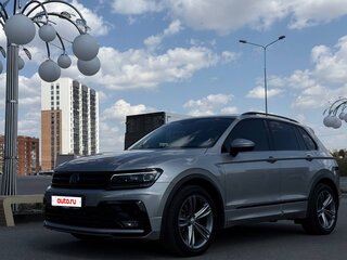 2018 Volkswagen Tiguan II, серебристый, 3090000 рублей, вид 1