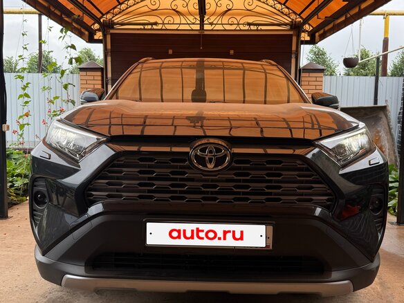 2020 Toyota RAV4 V (XA50), чёрный, 3700000 рублей - вид 1