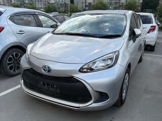 2023 Toyota Aqua II, серебристый, 1150000 рублей, вид 2