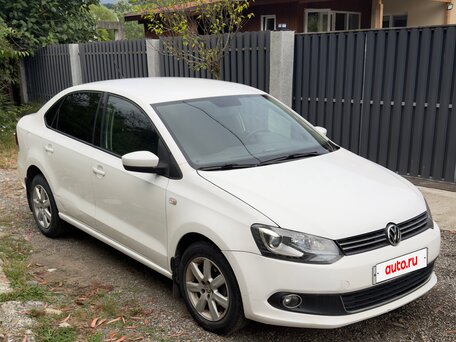 2013 Volkswagen Polo V, белый, вид 3
