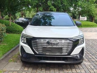 2024 Audi Q5 e-tron 40, серебристый, 4299033 рублей, вид 2