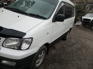 2000 Toyota Town Ace Noah III, белый, 1150000 рублей, вид 1