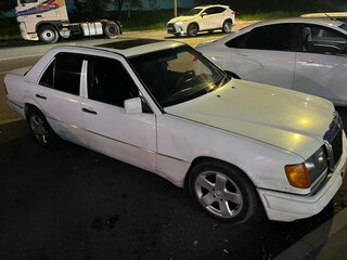1991 Mercedes-Benz W124 200, белый, 155000 рублей, вид 2