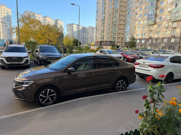 2022 Volkswagen Polo VI, коричневый, 1700000 рублей - вид 3