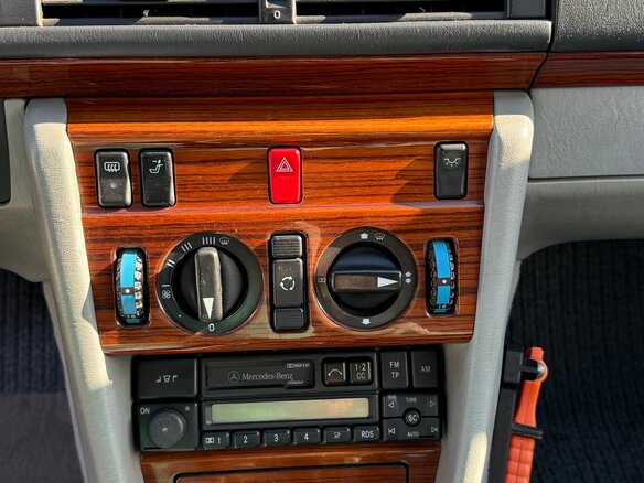 1994 Mercedes-Benz E-Класс 220 I (W124), белый, 1700000 рублей - вид 19