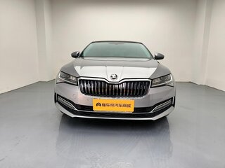 2023 Skoda Superb III Рестайлинг, серый, 1590000 рублей, вид 3
