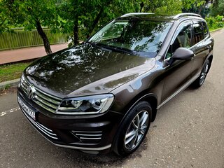2016 Volkswagen Touareg II Рестайлинг, коричневый, 2400000 рублей, вид 3