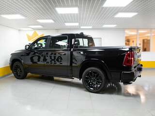 2026 Ram 1500 Crew Cab V Рестайлинг, чёрный, 10499000 рублей, вид 4