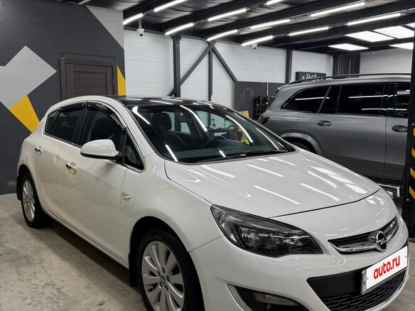 2013 Opel Astra J Рестайлинг, белый, 890000 рублей