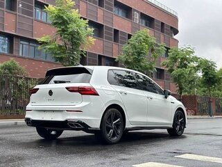 2023 Volkswagen Golf VIII, белый, 1970001 рублей, вид 4