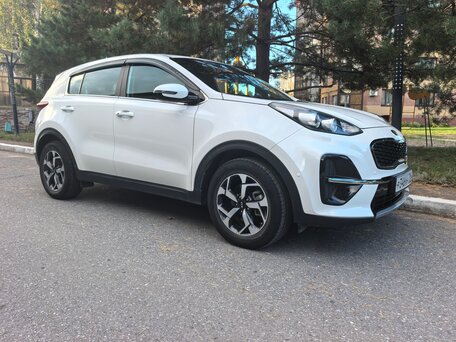 2021 Kia Sportage IV Рестайлинг, белый, 2490000 рублей, вид 3