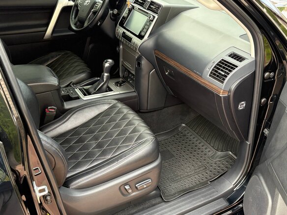 2019 Toyota Land Cruiser Prado 150 Series Рестайлинг 2, чёрный, 5200000 рублей - вид 13