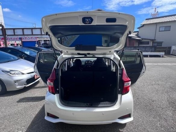 2020 Nissan Note II Рестайлинг, белый, 700000 рублей - вид 8