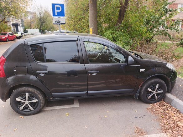 2011 Renault Sandero I, чёрный - вид 1