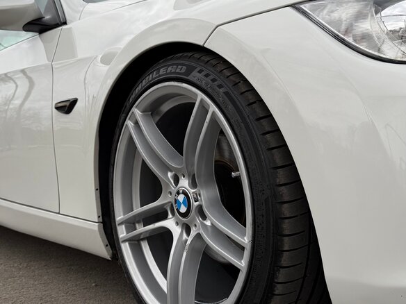 2009 BMW 3 серии 320i V (E90/E91/E92/E93), белый, 1200000 рублей - вид 5