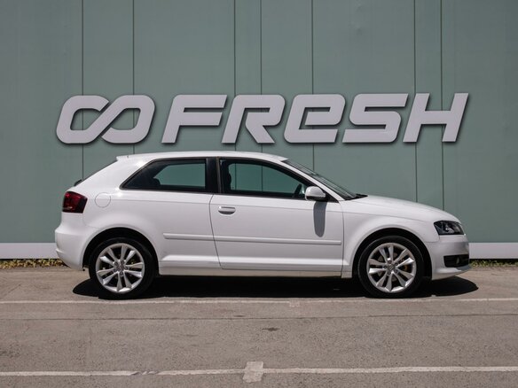 2011 Audi A3 II (8P) Рестайлинг 2, белый - вид 4