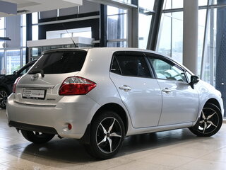 2011 Toyota Auris I Рестайлинг, серебристый, 815990 рублей, вид 5