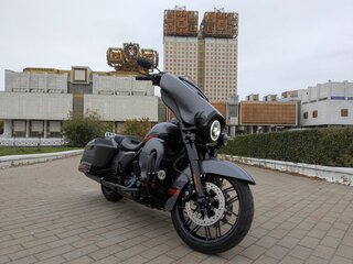 2019 Harley-Davidson CVO Street Glide, серый, 2349999 рублей, вид 1