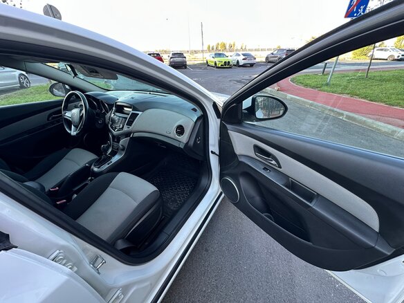 2012 Chevrolet Cruze I, белый, 740000 рублей - вид 8