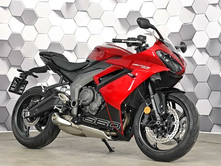 2025 Triumph Daytona 660, красный, 917000 рублей, вид 1