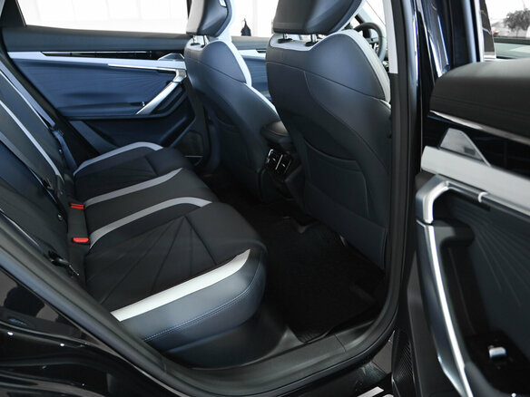 2026 Geely Atlas II, чёрный, 4118990 рублей - вид 13