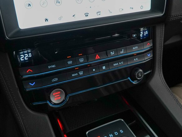 2017 Jaguar F-Pace I, серый, 3399077 рублей - вид 20