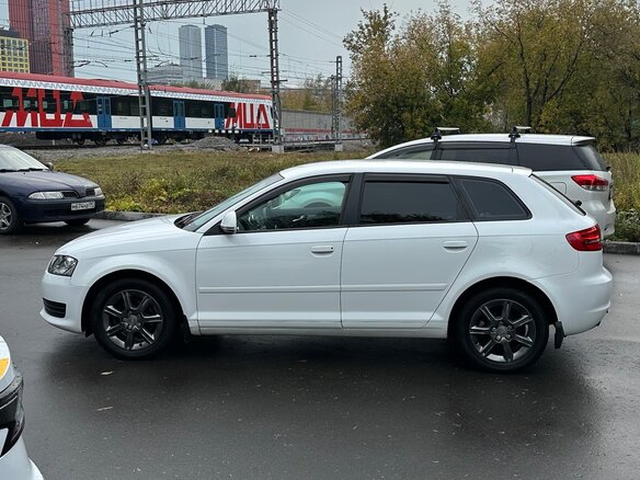 2009 Audi A3 II (8P) Рестайлинг 2, белый, 850000 рублей - вид 4