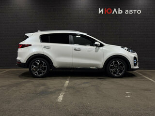 2020 Kia Sportage IV Рестайлинг, белый, 2500000 рублей, вид 4