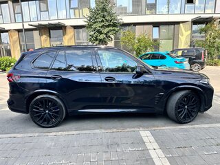 2023 BMW X5 40i IV (G05/G18) Рестайлинг, чёрный, 10000000 рублей, вид 4
